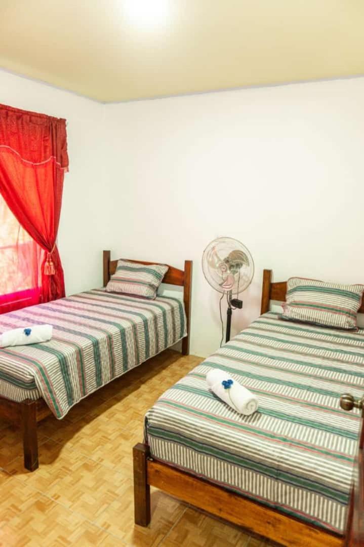 Residencia Las Brisas Griegas Quepos Esterno foto